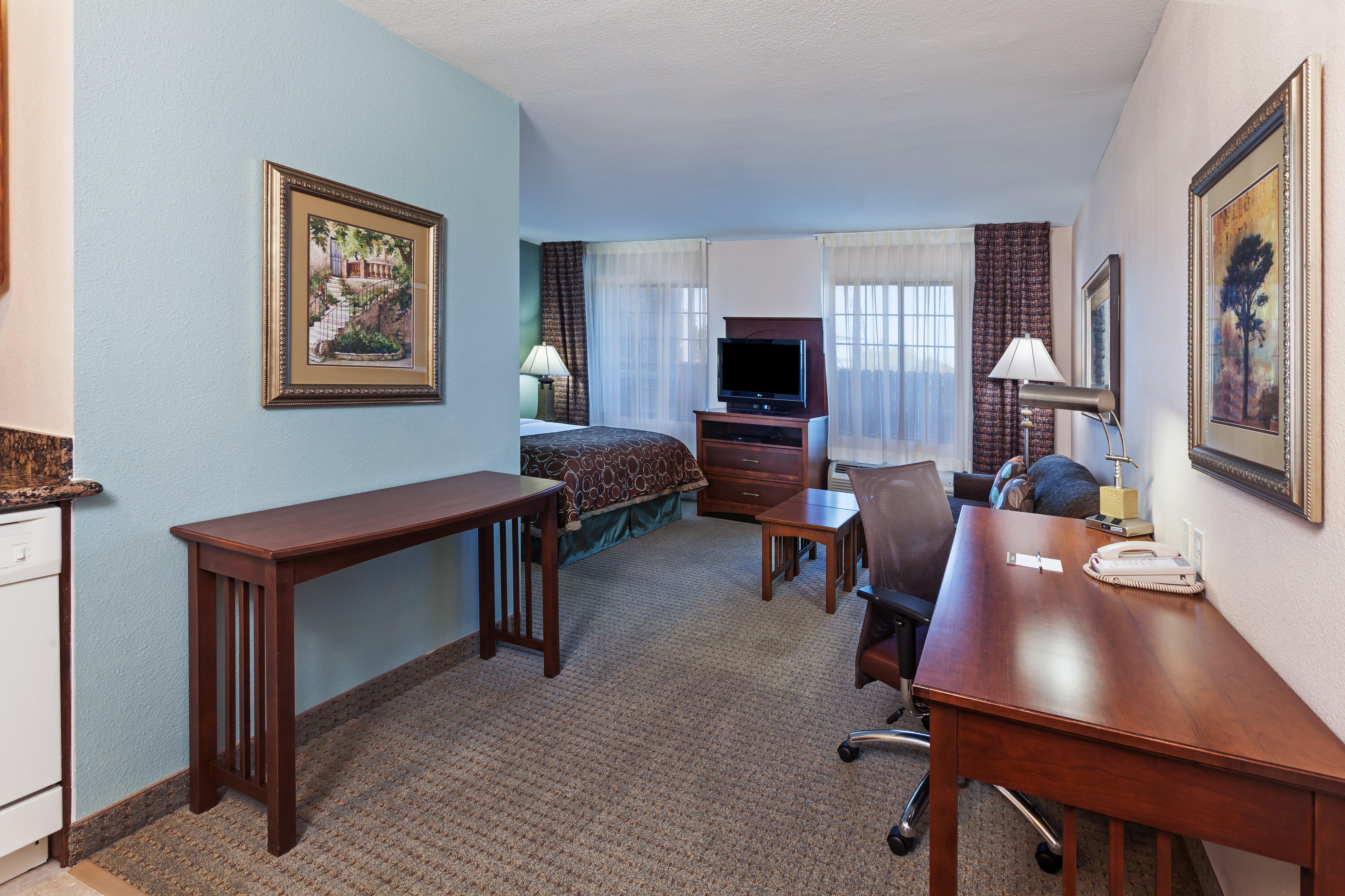 Hotel Staybridge Nw Near Six Flags Fiesta, An Ihg 3*