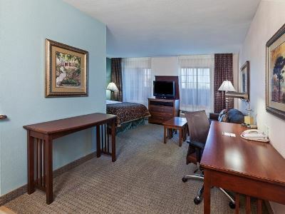 Hotel Staybridge Nw Near Six Flags Fiesta, An Ihg